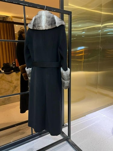 كوت فندي كاشمير بياقة وأكمام من فرو مينك