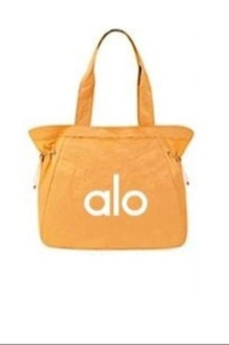 حقيبة يد كاجوال عصرية جديدة من ALO Yoga