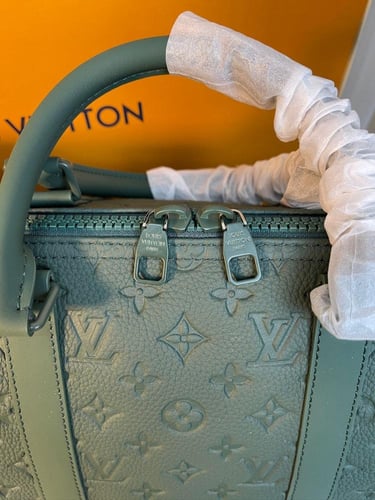 حقيبة سفر كيبال 50 بحزام كتف من لويس فيتون - أخضر...