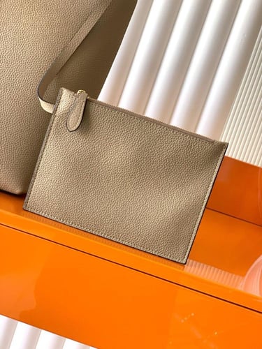 حقيبة تسوق فالنتينو غارافاني روكستد 37 سم