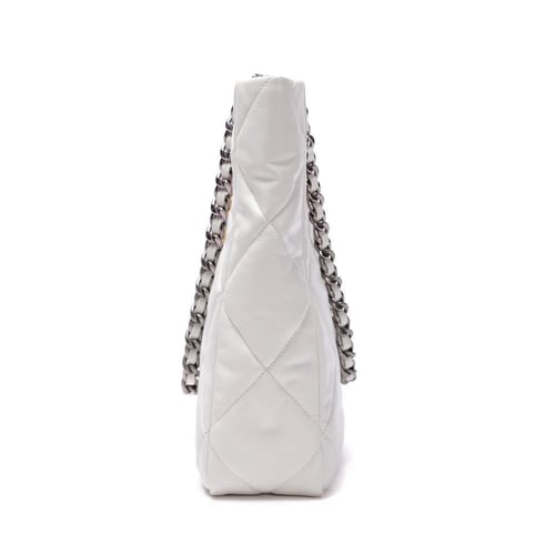 شنطة شانيل شوبنق مبطن - أبيض