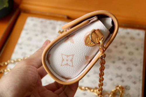 حقيبة بوكيت كاميل 20.5 سم من لويس فيتون