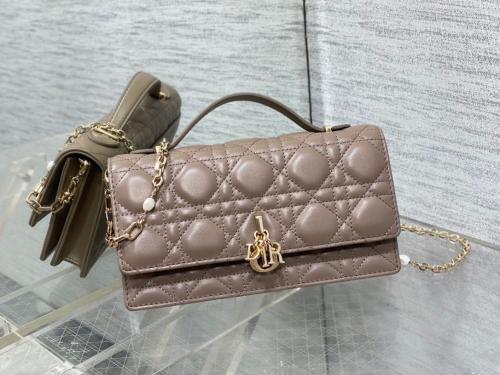 حقيبة ماي ديور 21 سم بسلسلة ذهبية