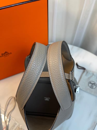 حقيبة هيرميس مقاس 18 هاردوير فضي