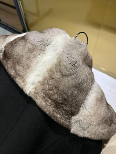 كوت فندي كاشمير بياقة وأكمام من الصوف مقاس M