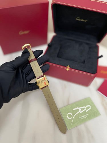 ساعة تانك لويس كارتييه 33 باطار مطلي بالذهب