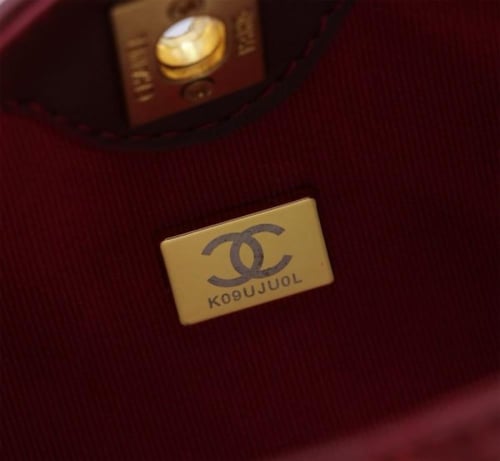 حقيبة يد وكتف جلدية CN 747 من شانيل