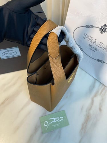 حقيبة برادا الجلدية - مقاس 18