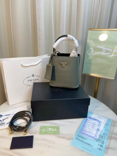 شنطة برادا بانيير سافيانو سمول - رمادي