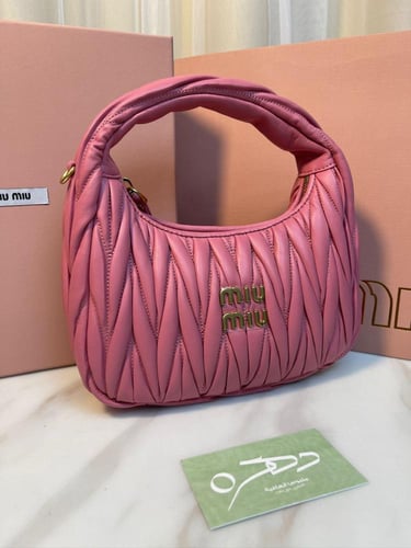 شنطة يد وكتف ميو ميو واندر ماتلاسيه ميني