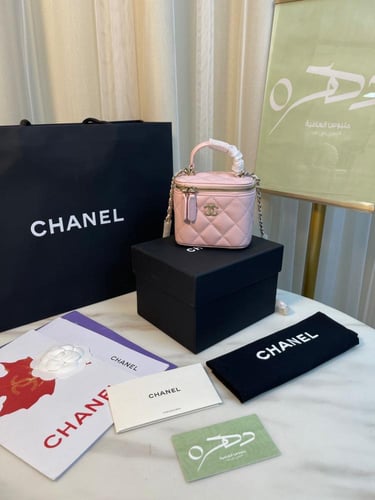 حقيبة مستحضرات تجميل شانيل صغيرة 11 سم بمقبض علوي