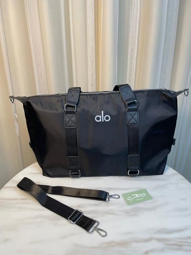 حقيبة اليوغا للياقة البدنية من alo yoga