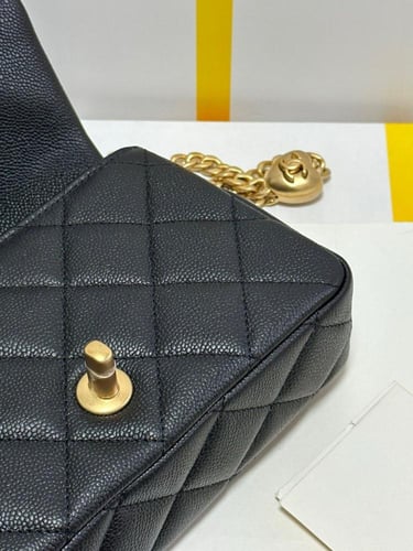 شنطة شانيل كلاسيك لامبسكن 19 سم - أسود وذهبي