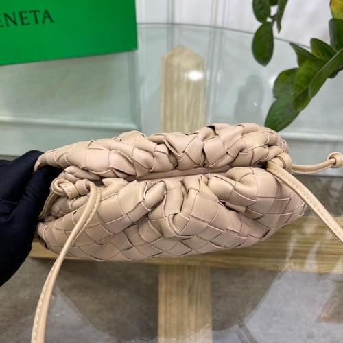 حقيبة سمول دستباغ من فينيتا بوتيغا