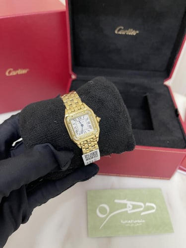 ساعة بانتير دو كارتييه مرصعة باطار كريستالي