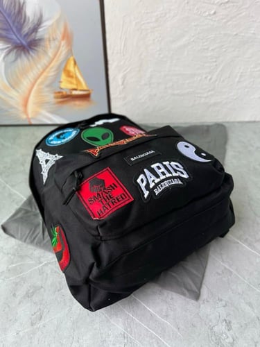 حقيبة ظهر إكسبلورر مزينة برقع من بالنسياغا