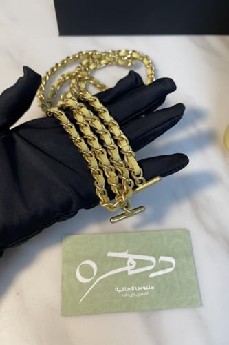 حقيبة هوبو بشعار شانيل بحزام بسلسلة ذهبية - ليموني