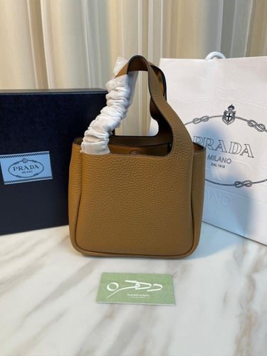 حقيبة برادا الجلدية - مقاس 18