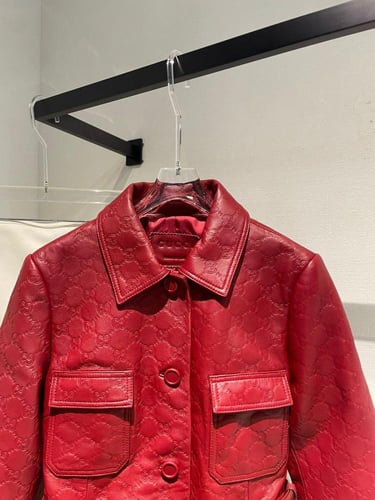 جاكيت جلدي بنقشة GG من قوتشي - برغندي