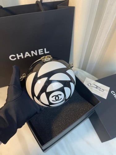 حقيبة يد صغيرة كرة كاميليا من شانيل