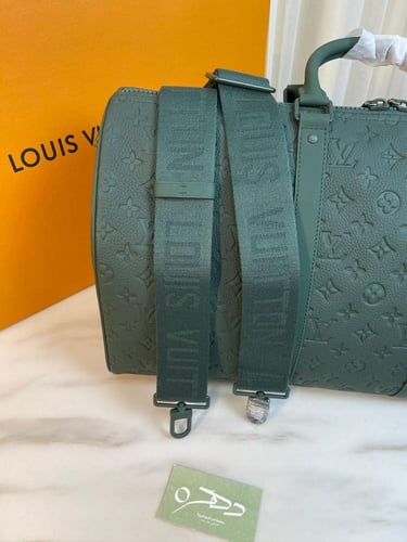 حقيبة سفر كيبال 50 بحزام كتف من لويس فيتون - أخضر...