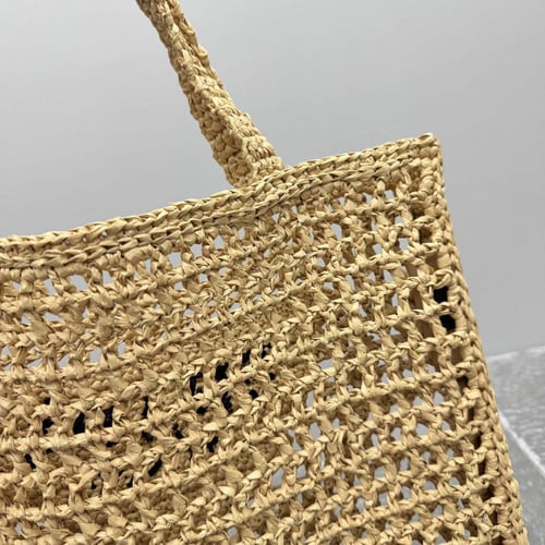 حقيبة برادا توت صغيرة 37 سم من الرافيا بشعارها