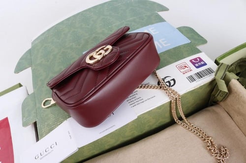 حقيبة غوتشي مارمونت ميني واين سلينغ 16.5 سم - برغن...