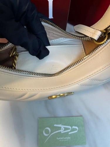 حقيبة مارمونت صغيرة على شكل نصف قمر بشعار GG