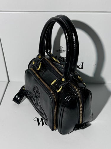 حقيبة فيفيان ويستوود تشيلسي للبولينج الجلدية بهارد...