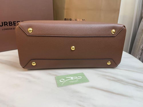 حقيبة توت بانر من بيربري 34 - بني فاتح