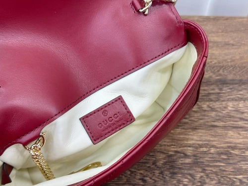 حقيبة جي جي مارمونت الصغيرة بشعار GG مزدوج - برغند...