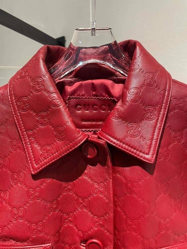 جاكيت جلدي بنقشة GG من قوتشي - برغندي