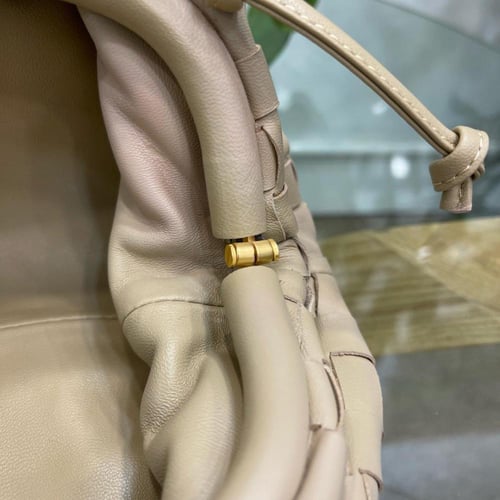 حقيبة سمول دستباغ من فينيتا بوتيغا