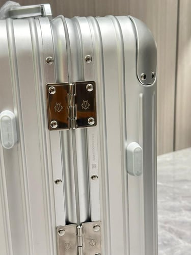 حقيبة ريموا تشيك إن L