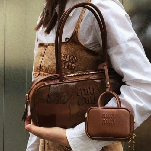 حقيبة جلدية ميكرو من ميو ميو مقاس 10.5