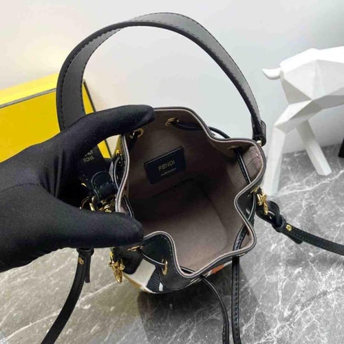 حقيبة دلو 18 سم جلدية من فندي مون تريزور