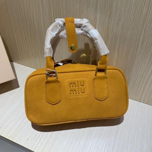 حقيبة أركادي شامواه من ميو ميو مقاس 23