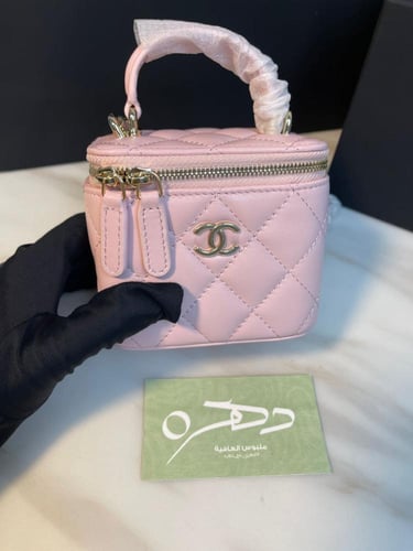 حقيبة مستحضرات تجميل شانيل صغيرة 11 سم بمقبض علوي