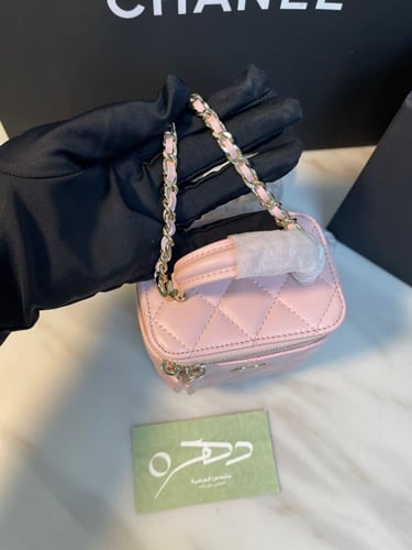 حقيبة مستحضرات تجميل شانيل صغيرة 11 سم بمقبض علوي