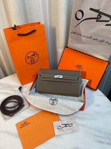 محفظة هيرميس كيلي بقفل فضي - بني