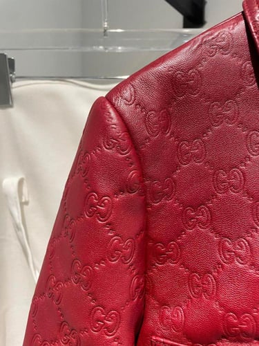 جاكيت جلدي بنقشة GG من قوتشي - برغندي