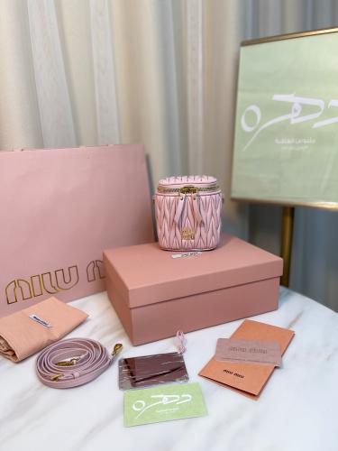 حقيبة صغيرة مبطنة من ميو ميو