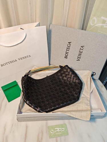 حقيبة ساردين بيد علوية مجدولة من بوتيغا فينيتا - ب...