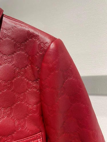 جاكيت جلدي بنقشة GG من قوتشي - برغندي