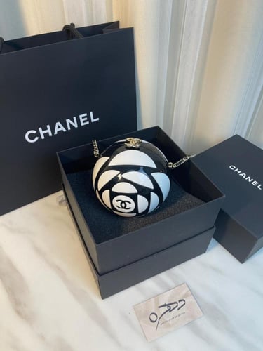 حقيبة يد صغيرة كرة كاميليا من شانيل