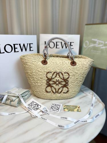 حقيبة كتف لوي أناجرام متوسطة الحجم من لويفي