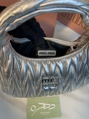 شنطة يد وكتف ميو ميو واندر ماتلاسيه ميني - فضي
