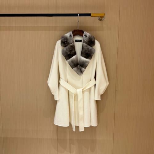 جاكيت لوروبيانا من فرو المنك بياقة V من الكشمير