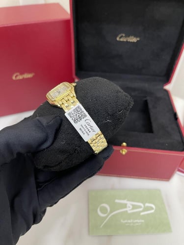 ساعة بانتير دو كارتييه مرصعة باطار كريستالي