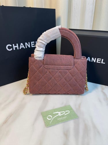 حقيبة يد وكتف صغيرة من شانيل من قماش الدنيم